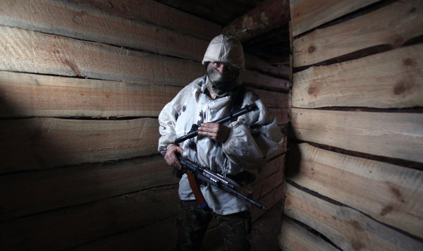 Солдат Вооруженных сил Украины в окопах около Авдеевки