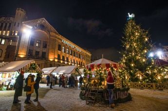 Рождественская ярмарка на Домской площади в Риге