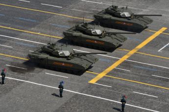 Танки Т-14 "Армата" во время военного парада в ознаменование 75-летия Победы в Великой Отечественной войне 1941-1945 годов на Красной площади в Москве, 24 июня 2020