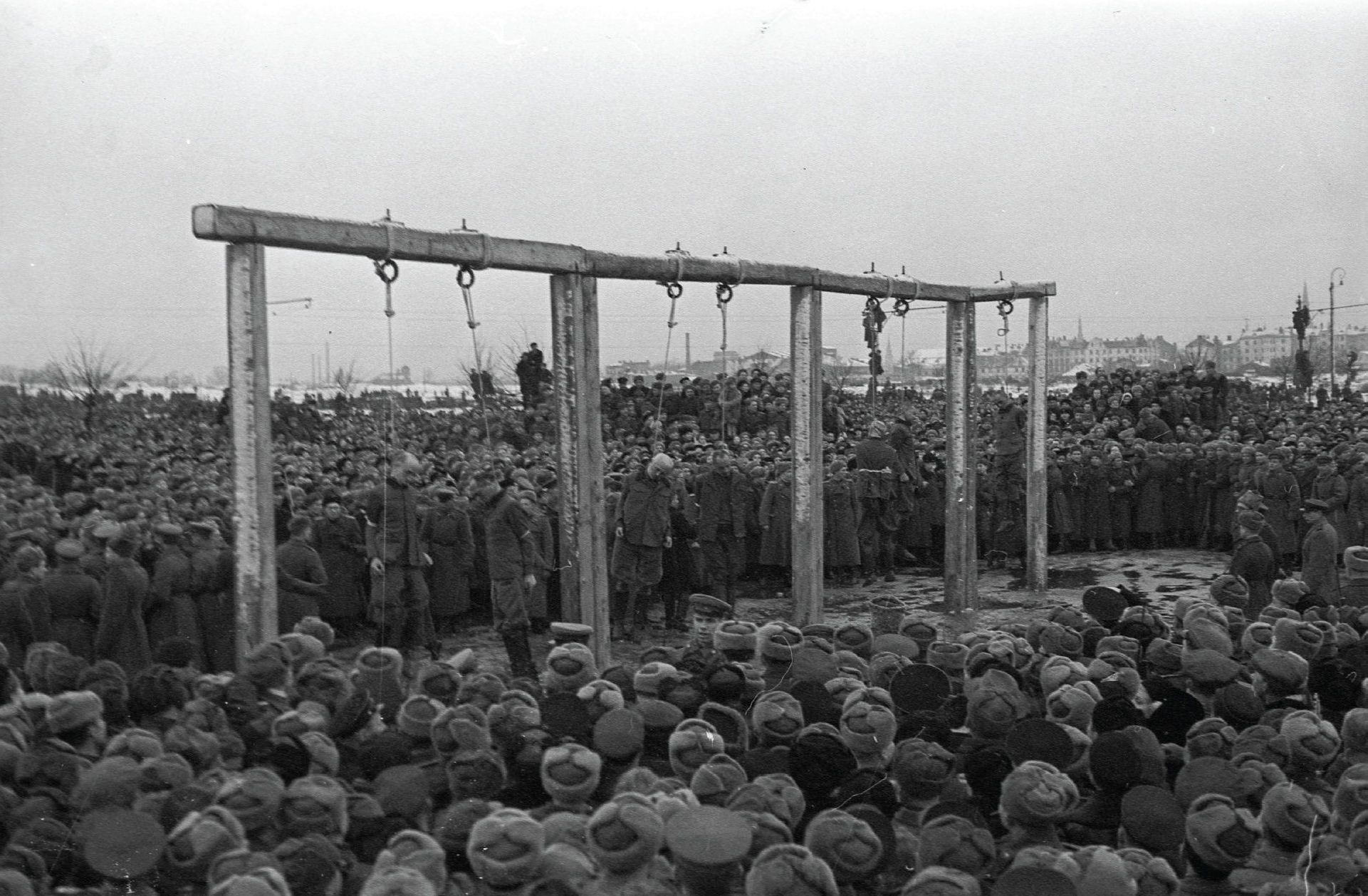 Казнь осужденных по Рижскому процессу на площади Победы в Риге, 3 февраля 1946 года