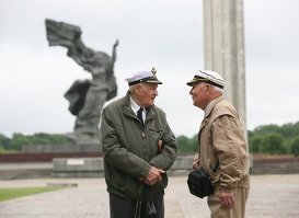 В Латвии вспоминают жертв Великой Отечественной войны.