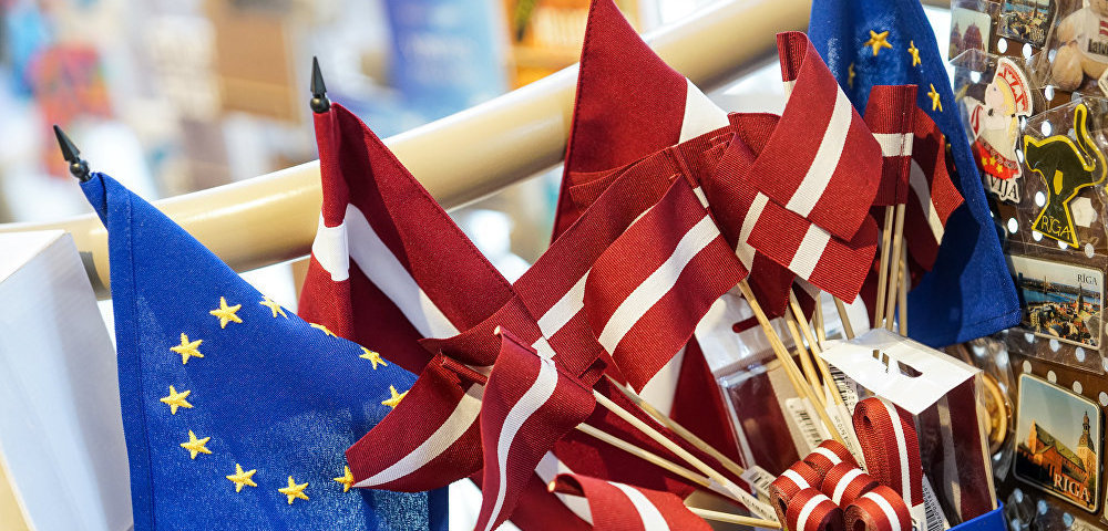 Флаги Латвии и ЕС