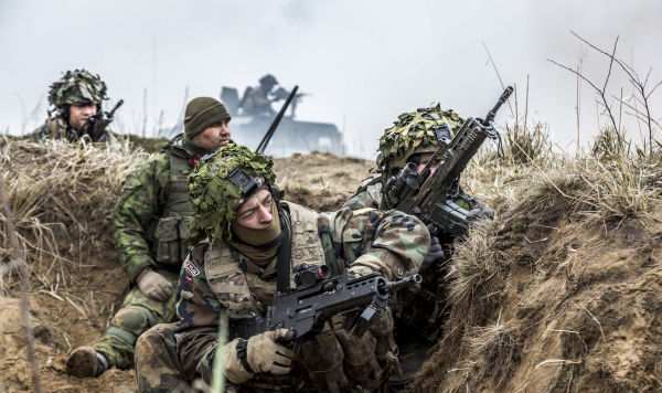 Латвийские военные во время учений НАТО 