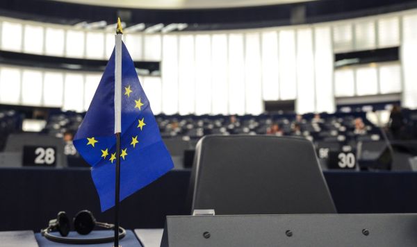 Флаг ЕС в зале заседаний Европейского парламента в Страсбурге