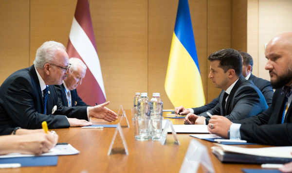 Президент Украины Владимир Зеленский на встрече с президентом Латвии Эгилсом Левитсом в Киеве, 23 августа 2021