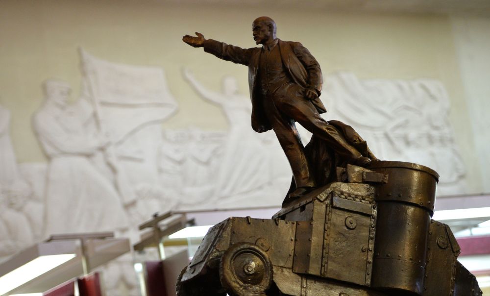 Композиция "Ленин на броневике" в Ульяновском музее-мемориале В.И. Ленина в Ульяновске