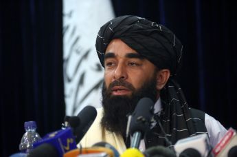 Представитель движения "Талибан" (террористическая организация, запрещена в РФ) Забиулла Муджахид во время пресс-конференции в Кабуле