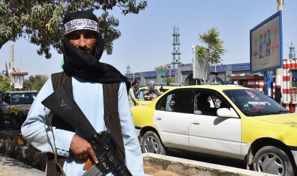 Представитель движения "Талибан" (террористическая организация, запрещена в РФ) во взятом под контроль городе Мазари-Шариф