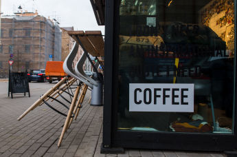 Закрытая кофейня в Риге