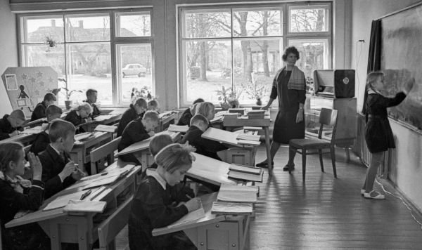 Сельская школа рыболовецкого колхоза "Звейнике", Латвийская ССР, 1967 год
