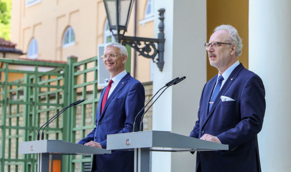 Премьер-министр Латвии Кришьянис Кариньш и президент Латвии Эгилс Левитс
