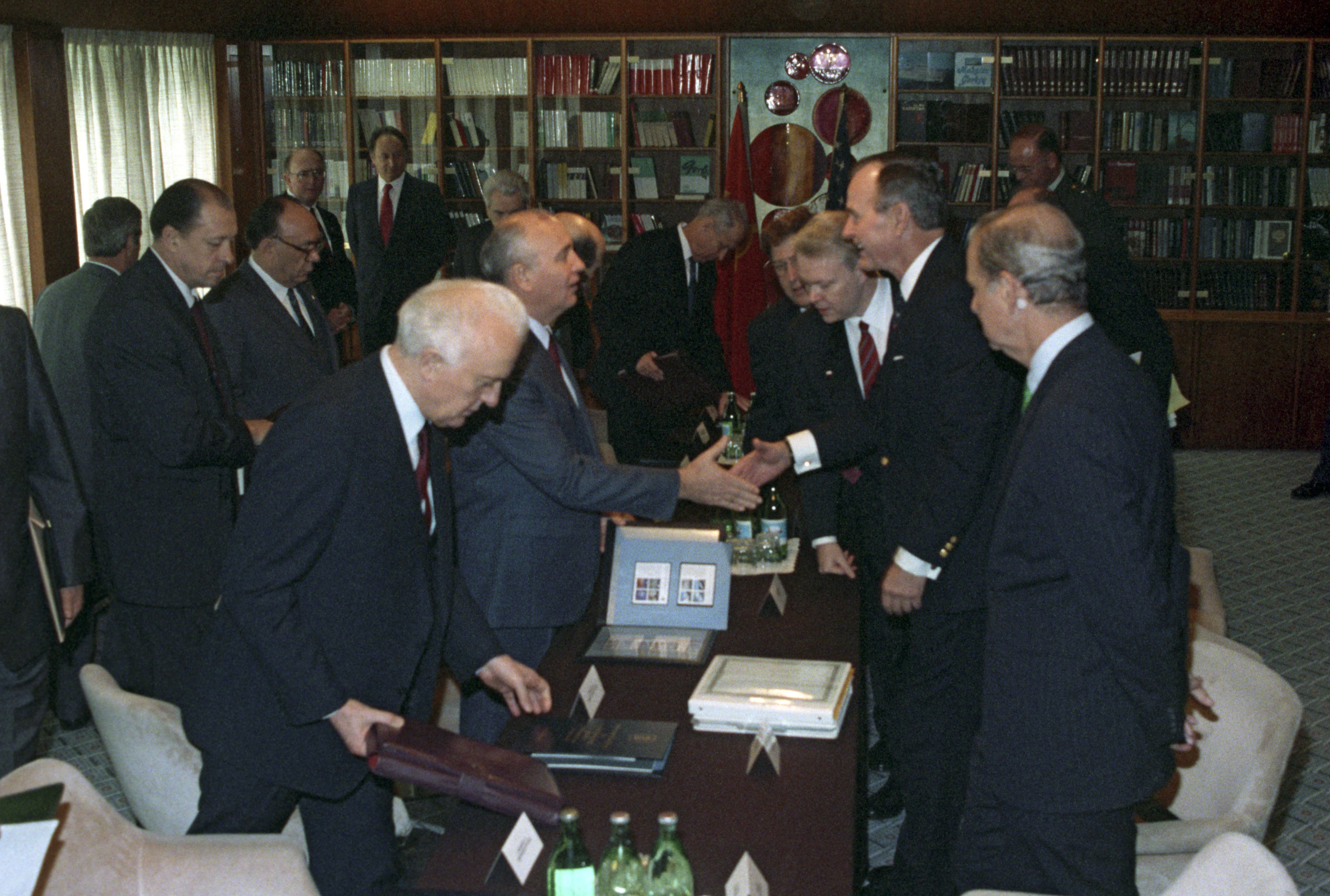 Неофициальная встреча на Мальте генсека ЦК КПСС Михаила Горбачева и президента США Джорджа Буша – старшего, 1 декабря 1989