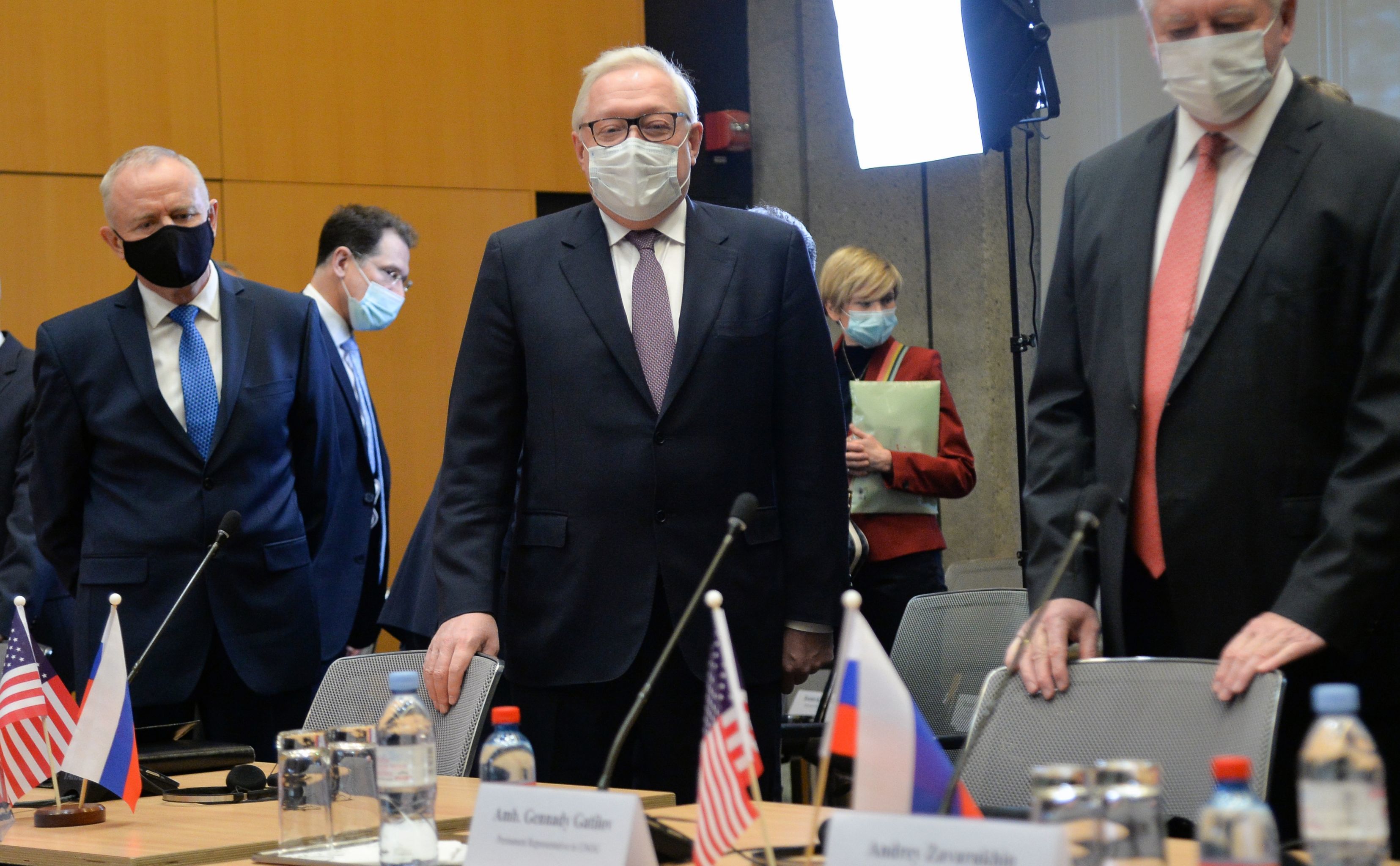 Заместитель министра иностранных дел РФ Сергей Рябков перед началом переговоров по безопасности между США и Россией в Женеве