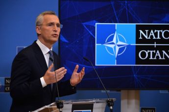 Генеральный секретарь НАТО Йенс Столтенберг отвечает на вопросы журналистов после заседания Совета Россия - НАТО в Брюсселе