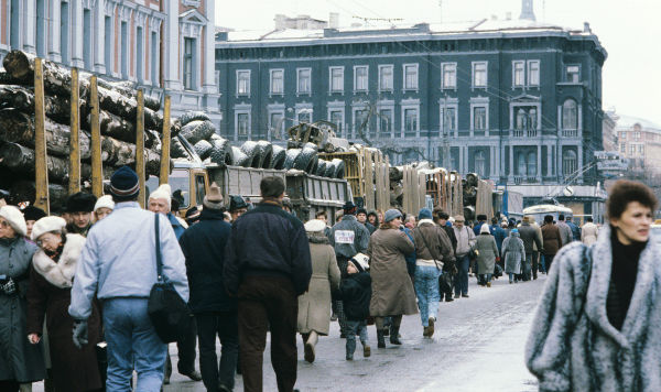 Баррикады у здания Совета Министров Латвии, архивное фото 1991 года