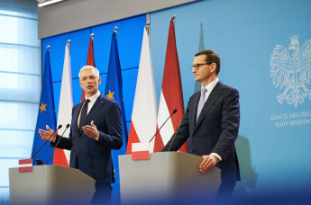 Премьер-министр Латвии Кришьянис Кариньш и  премьер-министр Польши Матеуша Моравецкого во время пресс-конференции в Варшаве, 19 января 2021