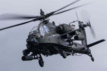 Вертолет AH-64 Apache на международных военных учениях "Summer Shield XIV" в Латвии