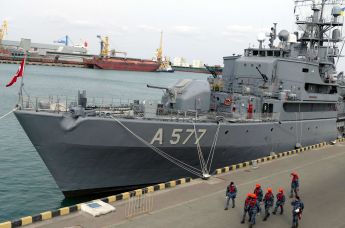 Флагманский турецкий учебный корабль A577 TCG Sokullu Mehmet Pasa в порту Одессы
