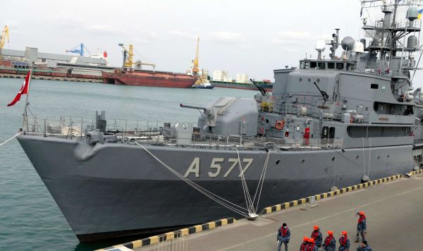 Флагманский турецкий учебный корабль A577 TCG Sokullu Mehmet Pasa в порту Одессы