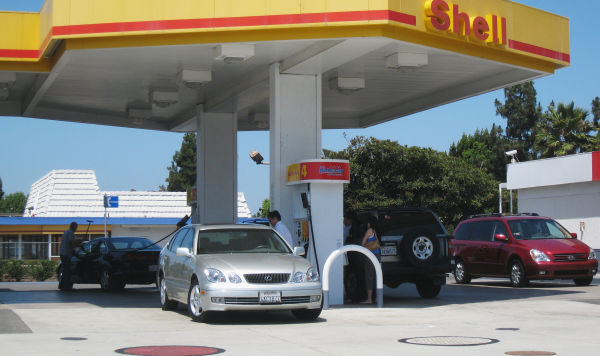 Автозаправочная станция концерна Shell в Лос-Анджелесе