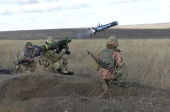 Украинские военные используют пусковую установку с американскими ракетами Javelin