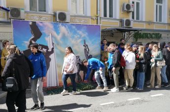 Акция в защиту памятника Освободителям Риги у посольства Латвии в Москве