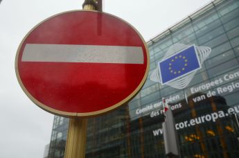 Логотип Евросоюза на здании штаб-квартиры Европейского парламента в Брюсселе