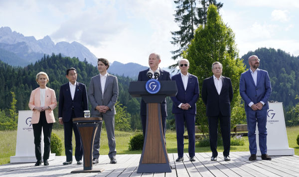 Канцлер Германии Олаф Шольц выступает во время саммита G7 в Эльмау, Германия, 26 июня 2022