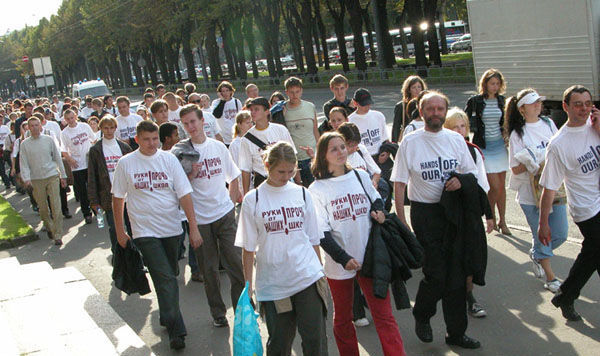 Акции протеста  Штаба защиты русских школ в Латвии в 2004 году