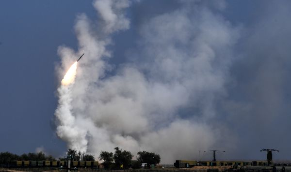 Боевая стрельба расчетов зенитных ракетных комплексов (ЗРК) С-300 "Фаворит" 