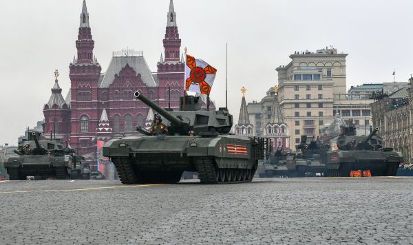 Танк Т-14 "Армата" на военном параде на Красной площади