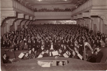 Спектакль Дейльского театра, 1930е годы