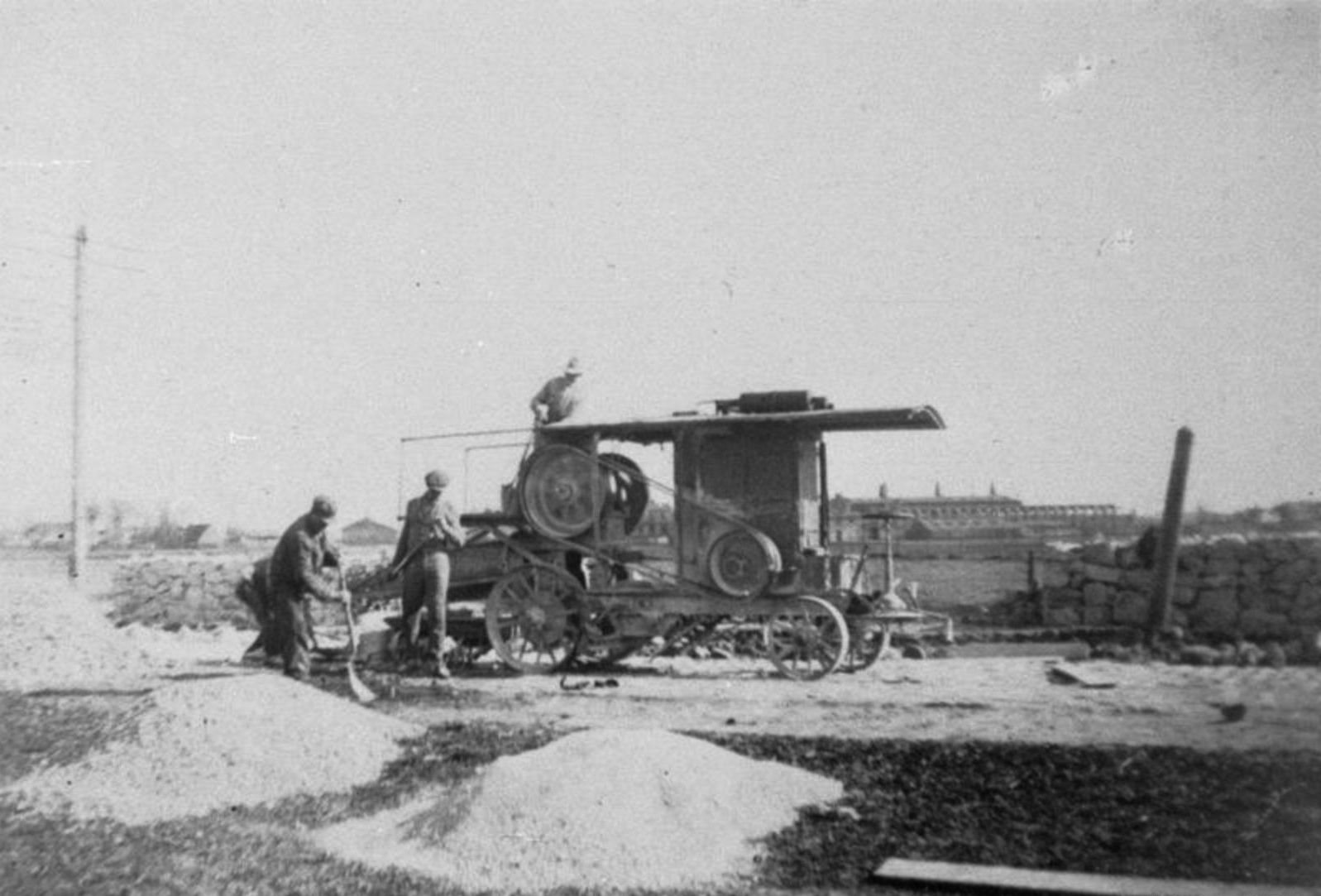 Работники завода "Проводник",  1924 год