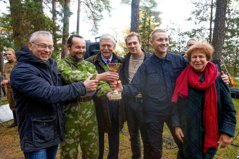 Команда Латвийского антинацистского комитета получила кубок Маршала Баграмяна
