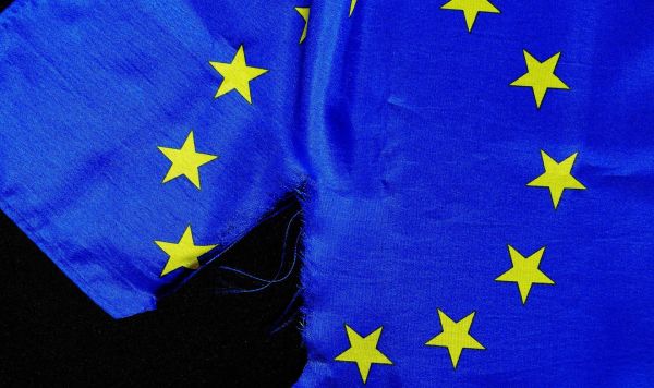 Порванный флаг ЕС