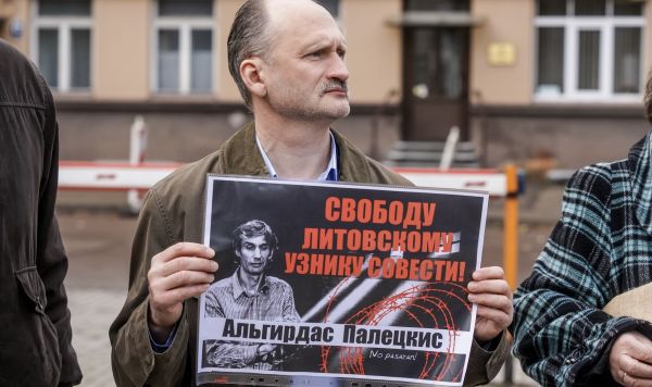 Сопредседатель РСЛ Мирослав Митрофанов на митинге в поддержку Альгирдаса Палецкиса