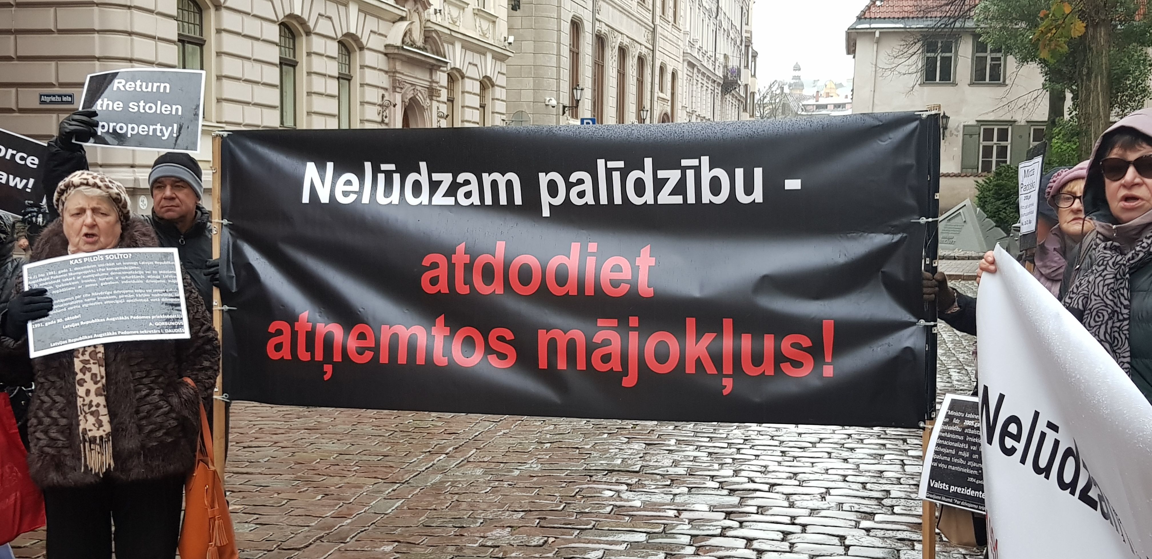 Пикет жильцов денационализированных домов у здания Сейма, Рига, 31 октября 2019