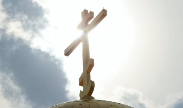 Православный крест на куполе храма 