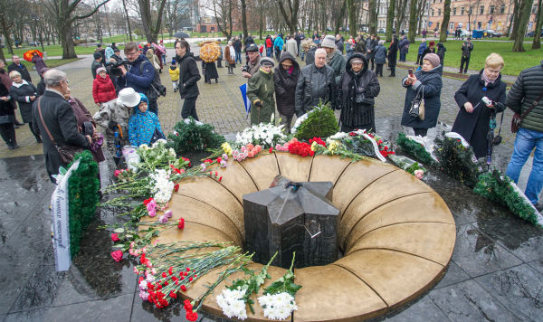 Зажжение Вечного огня в латвийском Даугавпилсе вызвало бурную реакцию у местных нацпатриотов