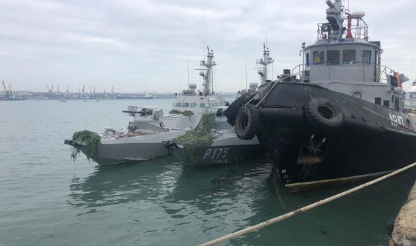 Задержанные украинские корабли в порту Керчи
