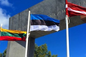 Флаги стран Балтии.