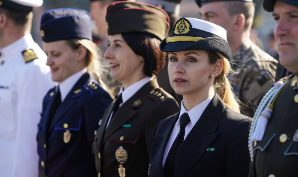 Женщины-военнослужащие трёх родов войск