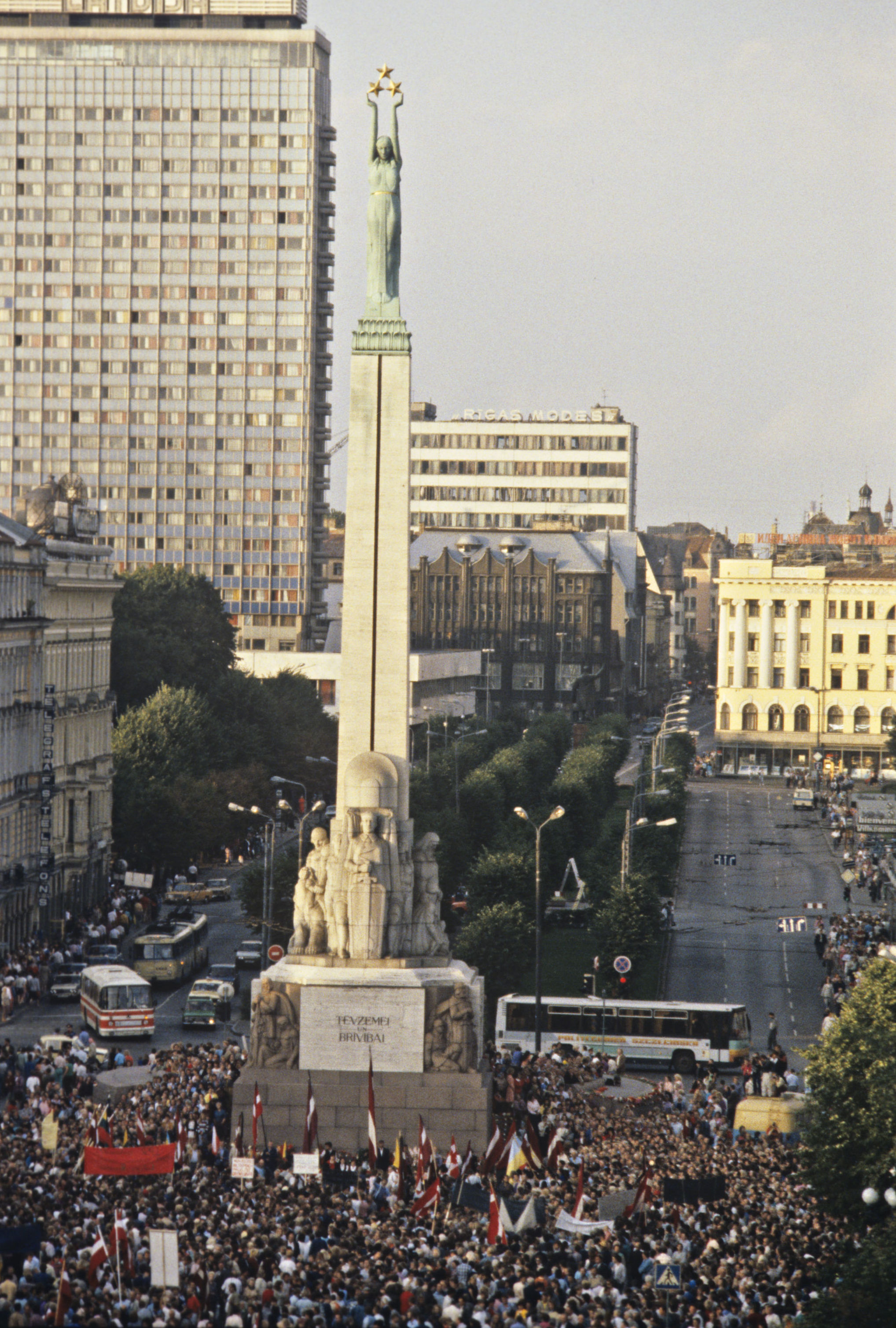 Акция "Балтийский путь". Митинг на площади Свободы в Риге, 23 августа 1989 года