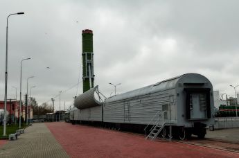 Боевой железнодорожный ракетный комплекс (БЖРК) "Молодец"