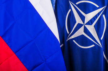 Флаги НАТО и России
