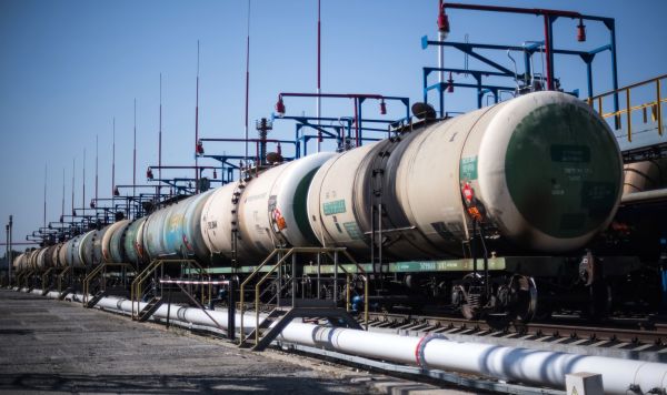 Цистерны на нефтебазе Цистерны на нефтебазе
