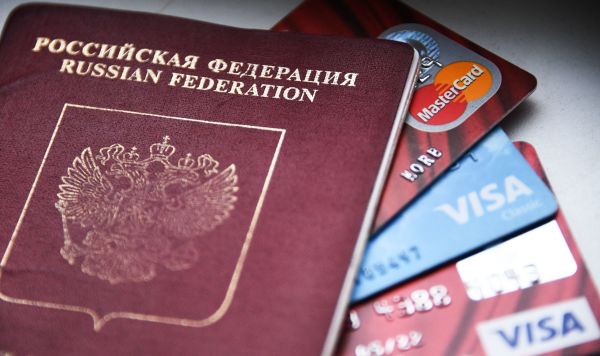 Паспорт гражданина Российской Федерации и банковские карты