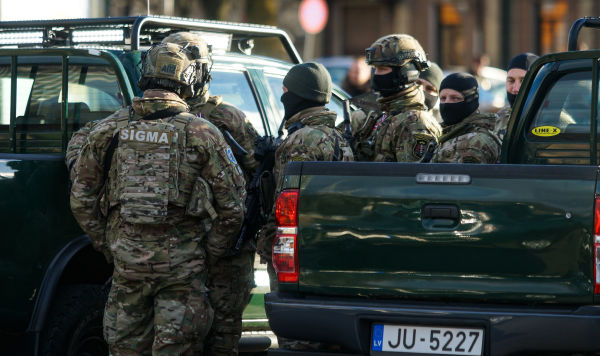 Спецназ Сигма пограничных сил Латвии на параде в честь столетия Латвии