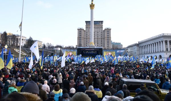 Участники акции "Нет капитуляции!" на площади Независимости в Киеве