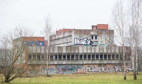 Заброшенное здание бывшего Рижского завода промышленных роботов